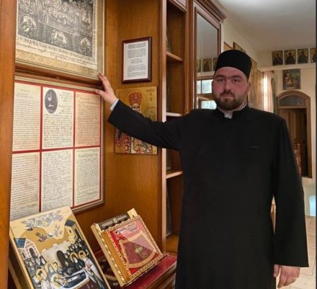 Un preot din Vânători-Neamț susține că a fost bătut în fața soției și copiilor: „Adu toporul, să-i dau în cap, să-l omor aici!”
