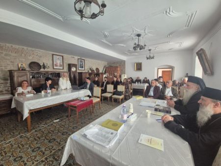 Video-Foto Mănăstirea Secu, două zile de istorie, cultură și spiritualitate. A XV-a ediție a simpozionului național Participanți la simpozionul național la Mănăstirea Secu, discuții despre istorie și cultură.