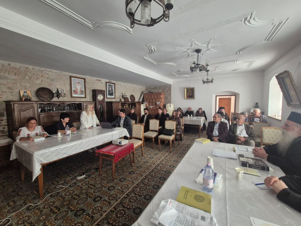 Video-Foto Mănăstirea Secu, două zile de istorie, cultură și spiritualitate. A XV-a ediție a simpozionului național 2 Participanți la simpozionul național la Mănăstirea Secu, discuții și prezentări culturale.