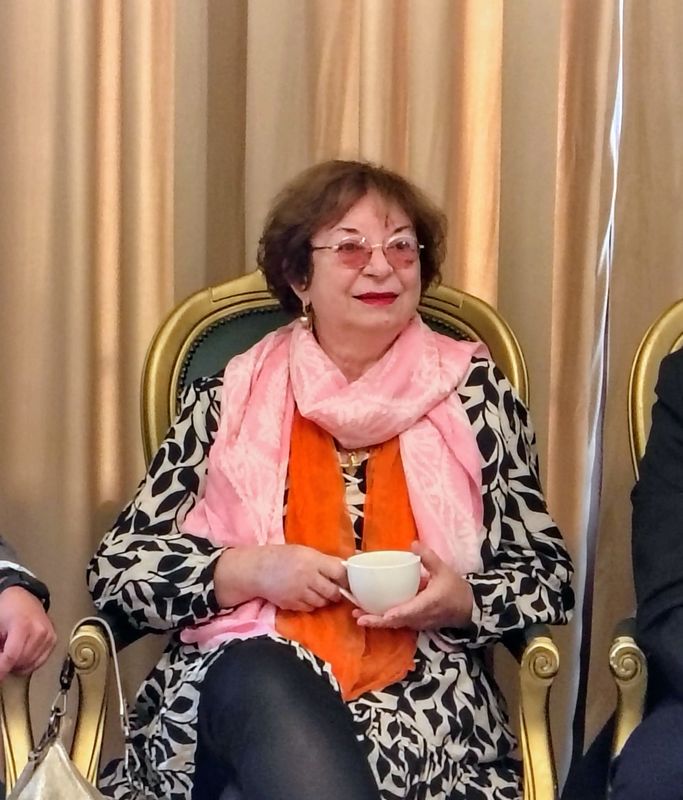 Teatrul Tineretului vă invită la premiera noii stagiuni: „Confesiuni” 2 Teatrul Tineretului vă invită la premiera noii stagiuni: „Confesiuni”