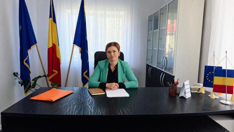 Petruța Zamfir a preluat atribuțiile de primar al comunei Crăcăoani, după încetarea mandatului Alexandrinei Raclariu Petruța Zamfir a preluat atribuțiile de primar al comunei Crăcăoani, după încetarea mandatului Alexandrinei Raclariu