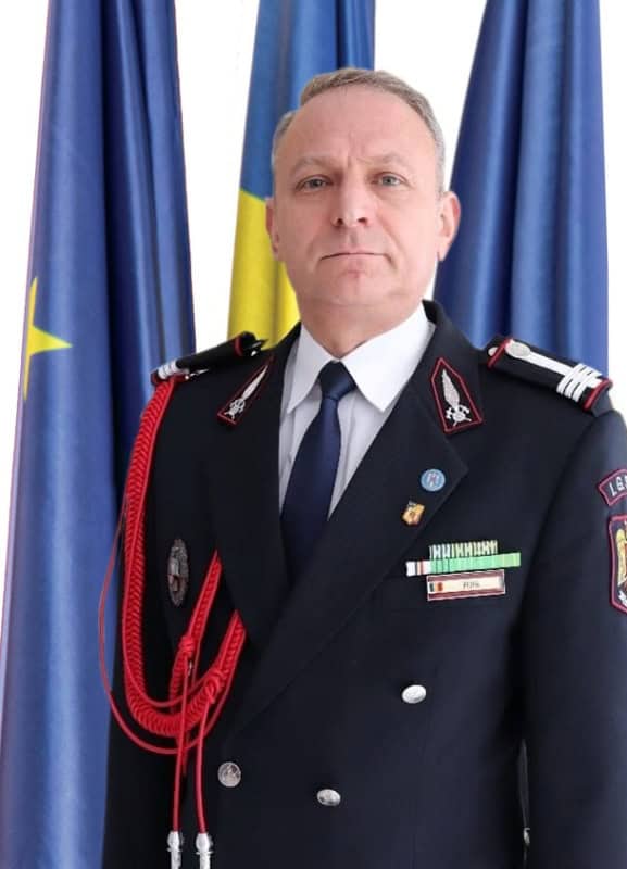 După peste 30 de ani în uniformă, colonelul Cătălin Popa a trecut în rezervă. ISU Neamț are un nou adjunct, maiorul Ovidiu Negru