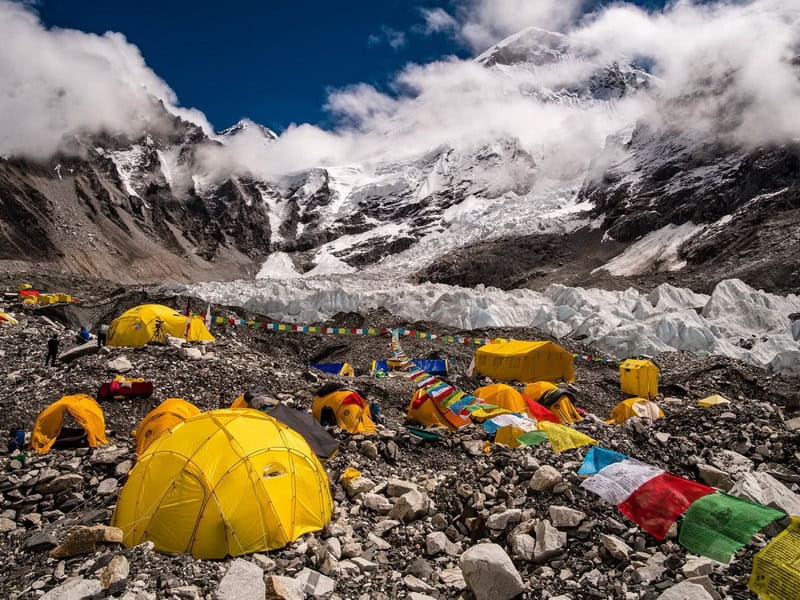 Expediție pe Trans-Himalaya / Inedita călătorie a unui alpinist din Piatra Neamț prin sălbăticia Nepalului