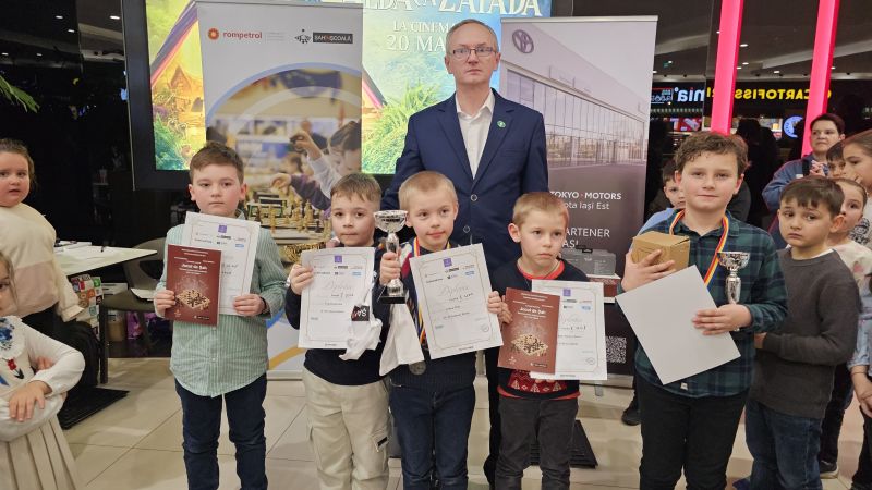Trei competiții de șah pentru copii, organizate în județul Neamț de Ziua Mondială a Educației 2 Trei competiții de șah pentru copii, organizate în județul Neamț de Ziua Mondială a Educației