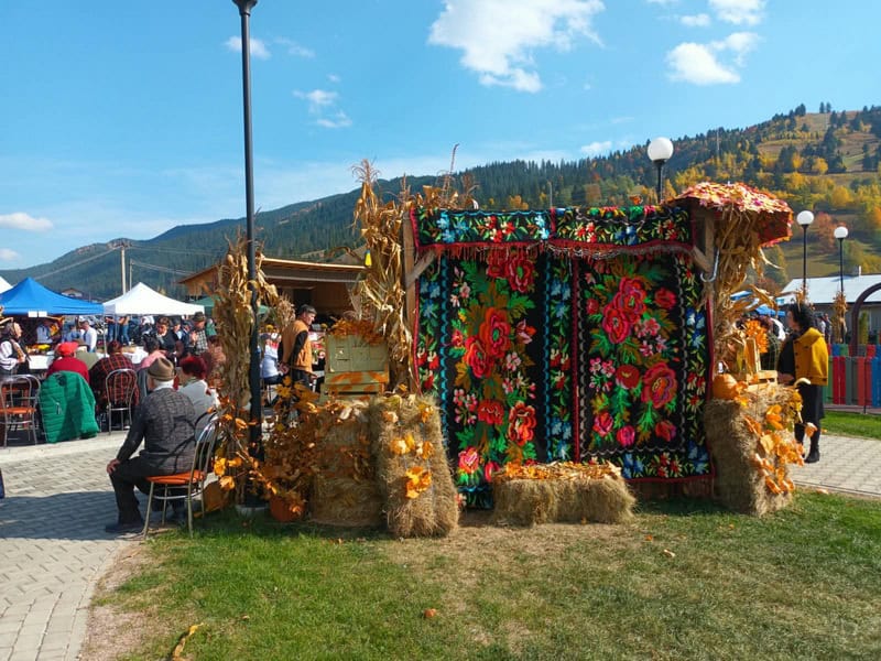 Festivalul de Gastronomie și Folclor „Coborâtul oilor” de la Borca, la a IV-a ediție