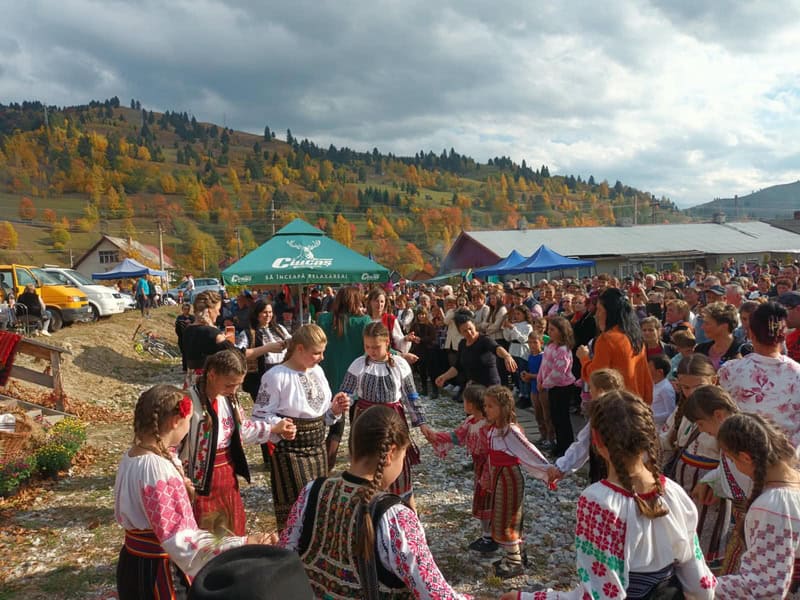 Festivalul de Gastronomie și Folclor „Coborâtul oilor” de la Borca, la a IV-a ediție