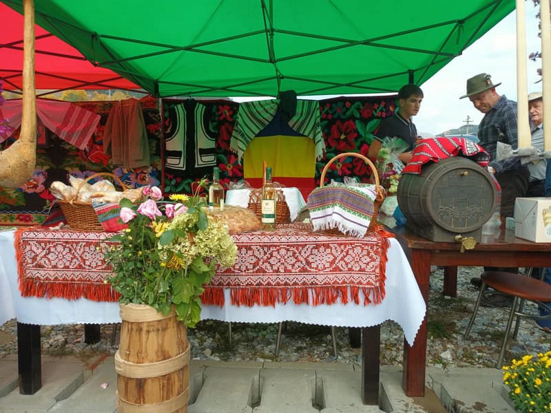 Festivalul de Gastronomie și Folclor „Coborâtul oilor” de la Borca, la a IV-a ediție