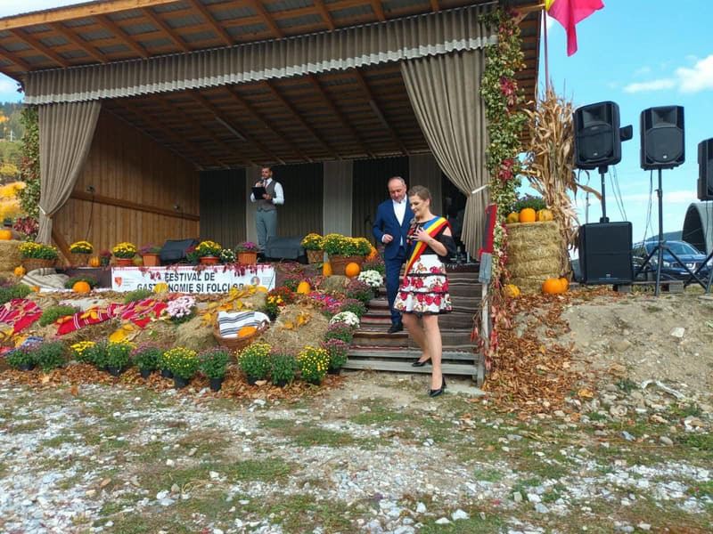 Festivalul de Gastronomie și Folclor „Coborâtul oilor” de la Borca, la a IV-a ediție