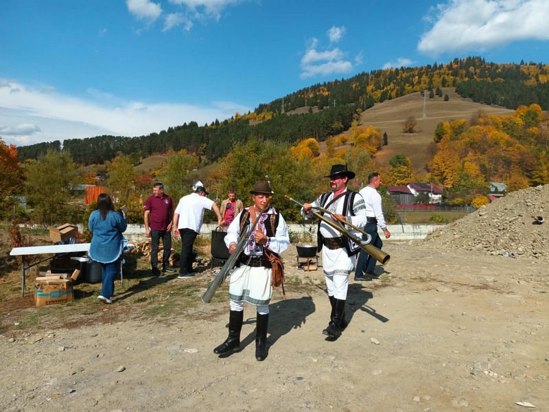Festivalul de Gastronomie și Folclor „Coborâtul oilor” de la Borca, la a IV-a ediție