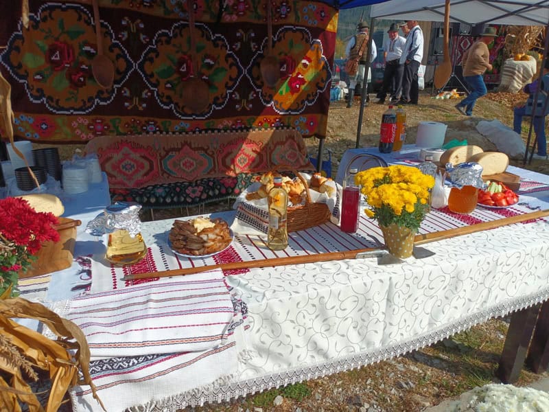 Festivalul de Gastronomie și Folclor „Coborâtul oilor” de la Borca, la a IV-a ediție