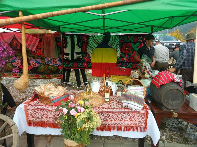 Festivalul de Gastronomie și Folclor „Coborâtul oilor” de la Borca, la a IV-a ediție