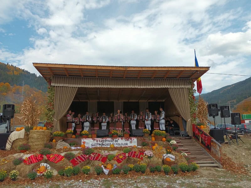 Festivalul de Gastronomie și Folclor „Coborâtul oilor” de la Borca, la a IV-a ediție