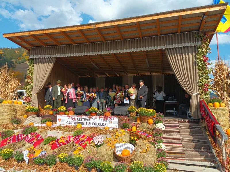 Festivalul de Gastronomie și Folclor „Coborâtul oilor” de la Borca, la a IV-a ediție