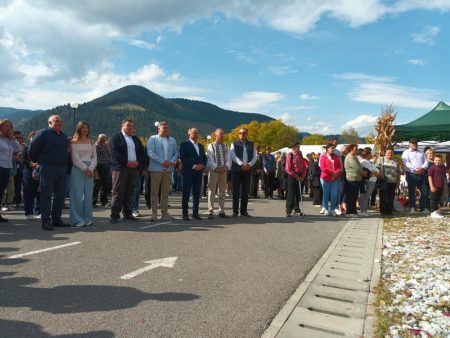 Festivalul de Gastronomie și Folclor „Coborâtul oilor” de la Borca, la a IV-a ediție