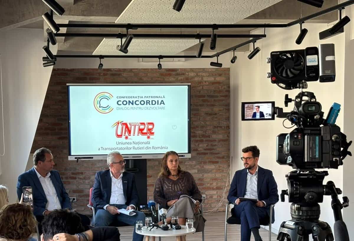 Camioane trase pe dreapta de frica amenzilor TollRo: apelul transportatorilor către Parlament