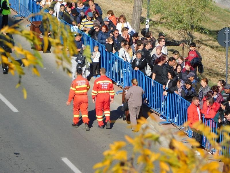 Coadă de 5 km, 27.000 de oameni la rând, la pelerinajul de la Sfânta Cuvioasa Parascheva 2 Coadă de 5 km, 27.000 de oameni la rând, la pelerinajul de la Sfânta Cuvioasa Parascheva