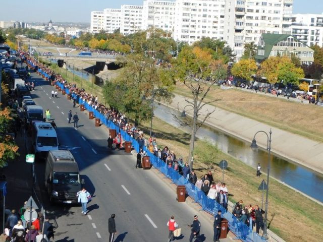 Coadă de 5 km, 27.000 de oameni la rând, la pelerinajul de la Sfânta Cuvioasa Parascheva