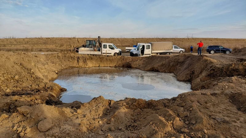 Conductă magistrală de apă avariată în timpul lucrărilor la Autostrada A7, în zona Săbăoani: patru comune din Neamț rămân fără apă cel puțin până joi seară 5 Conductă magistrală de apă avariată în timpul lucrărilor la Autostrada A7, în zona Săbăoani: patru comune din Neamț rămân fără apă cel puțin până joi seară