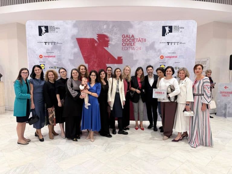 „Asociația Familiilor Numeroase” din Neamț, reprezentată la Gala Societății Civile. ASFANU a obținut premiul II 4 „Asociația Familiilor Numeroase” din Neamț, reprezentată la Gala Societății Civile. ASFANU a obținut premiul II
