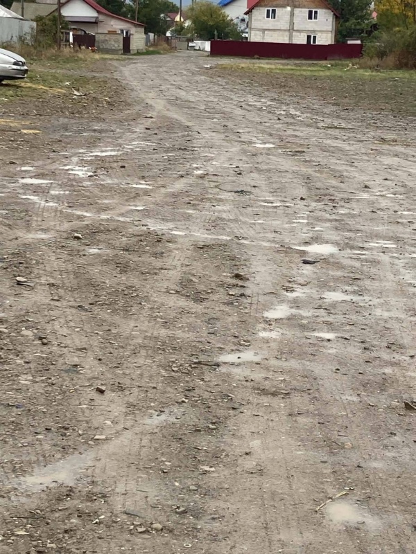 Foto. Rromii din Humulești cer asfalt. „De peste 30 de ani, strada noastră nu are asfalt” Foto. Rromii din Humulești cer asfalt. „De peste 30 de ani, strada noastră nu are asfalt”