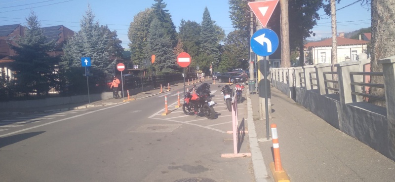 La școală cu motocicleta: noul obicei al liceenilor din Piatra-Neamț
