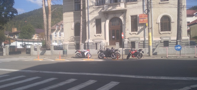 La școală cu motocicleta: noul obicei al liceenilor din Piatra-Neamț