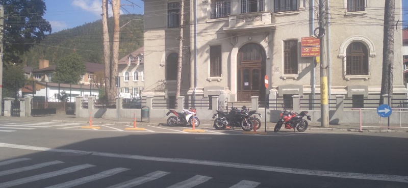 La școală cu motocicleta: noul obicei al liceenilor din Piatra-Neamț 4 La școală cu motocicleta: noul obicei al liceenilor din Piatra-Neamț