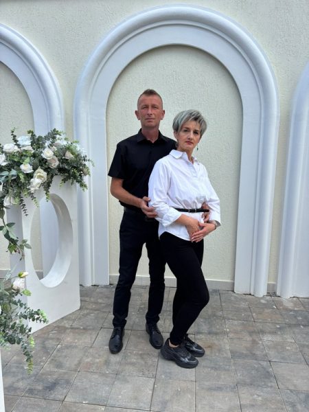 De la salonul de înfrumusețare la „Căsuța de sub deal”: povestea familiei Calistru, care construiește cu suflet la Târgu-Neamț și în Lunca De la salonul de înfrumusețare la „Căsuța de sub deal”: povestea familiei Calistru, care construiește cu suflet la Târgu-Neamț și în Lunca