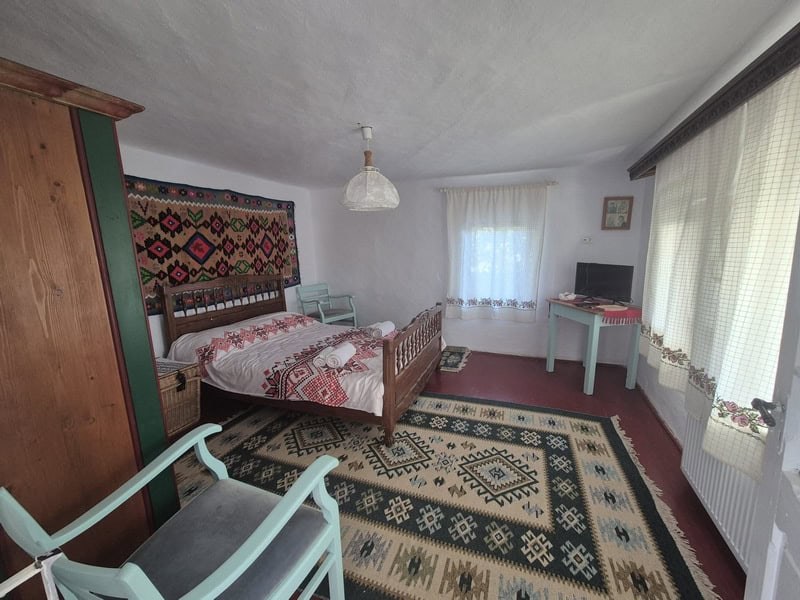 De la salonul de înfrumusețare la „Căsuța de sub deal”: povestea familiei Calistru, care construiește cu suflet la Târgu-Neamț și în Lunca