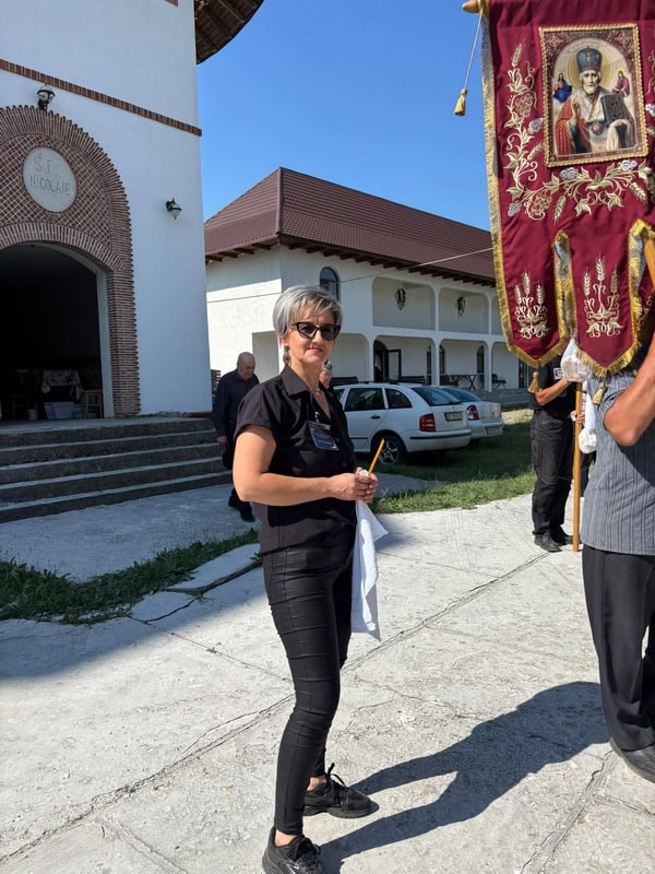 De la salonul de înfrumusețare la „Căsuța de sub deal”: povestea familiei Calistru, care construiește cu suflet la Târgu-Neamț și în Lunca