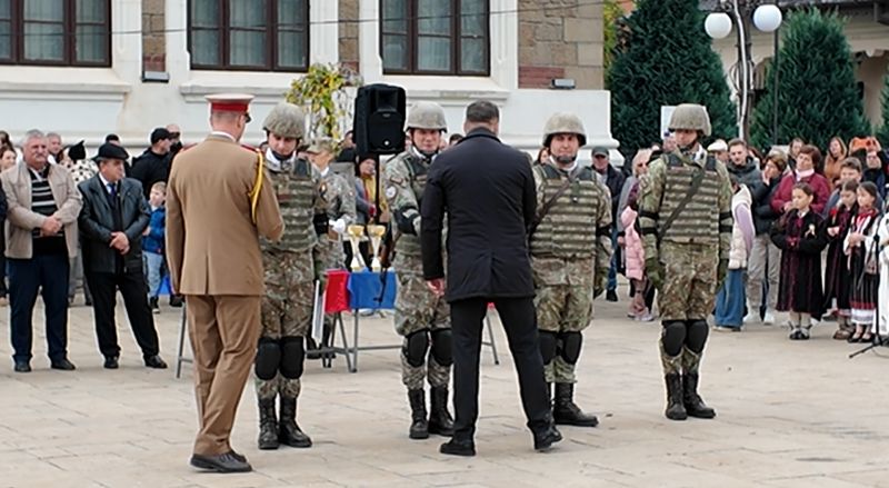 Militari avansați în grad și premiați de Ziua Armatei, la Piatra Neamț