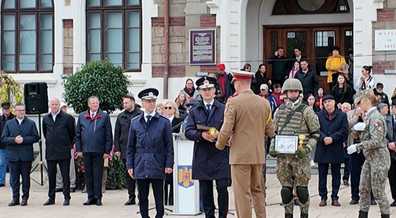 Militari avansați în grad și premiați de Ziua Armatei, la Piatra Neamț