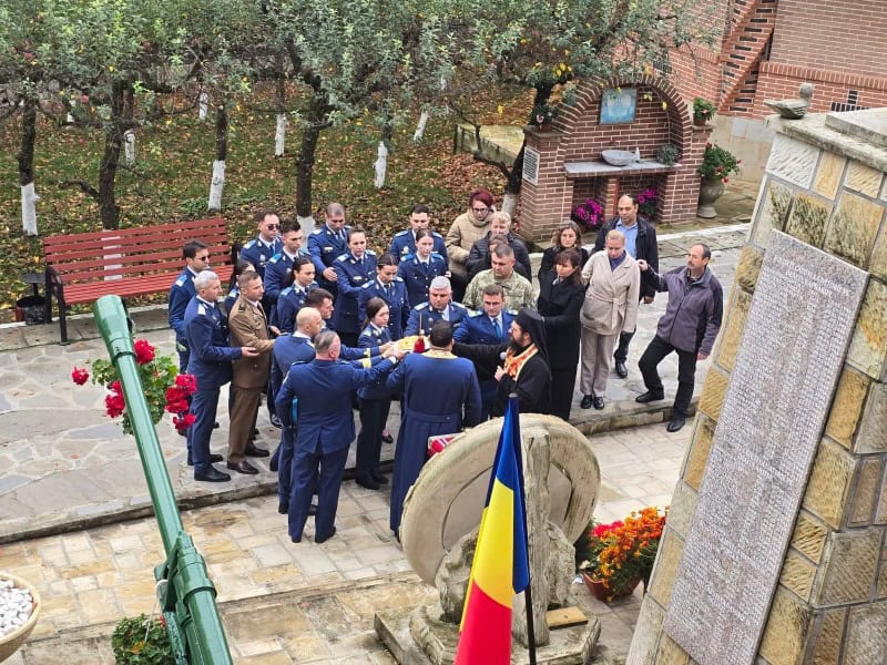 Militari de la Baza 95 Aeriană, lecție de istorie la Mănăstirea Eroilor din Neamț, pe locul unei sângeroase bătălii