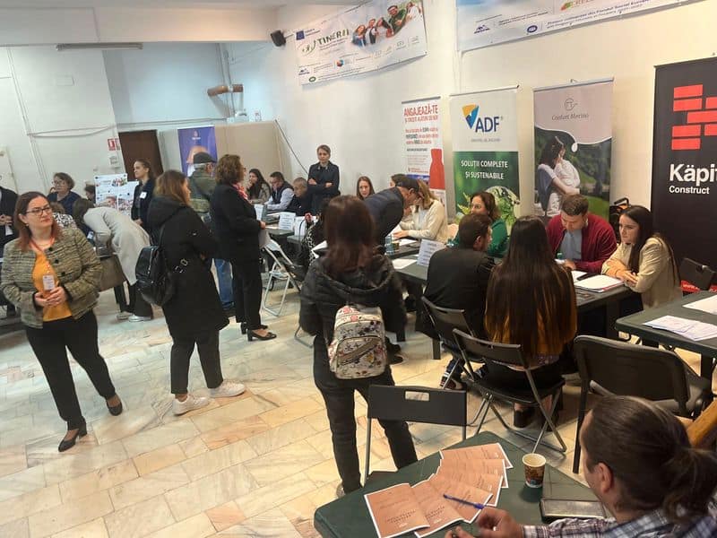 Peste 900 de persoane au participat la Bursa Locurilor de Muncă din Neamț