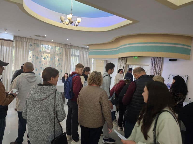 Peste 900 de persoane au participat la Bursa Locurilor de Muncă din Neamț