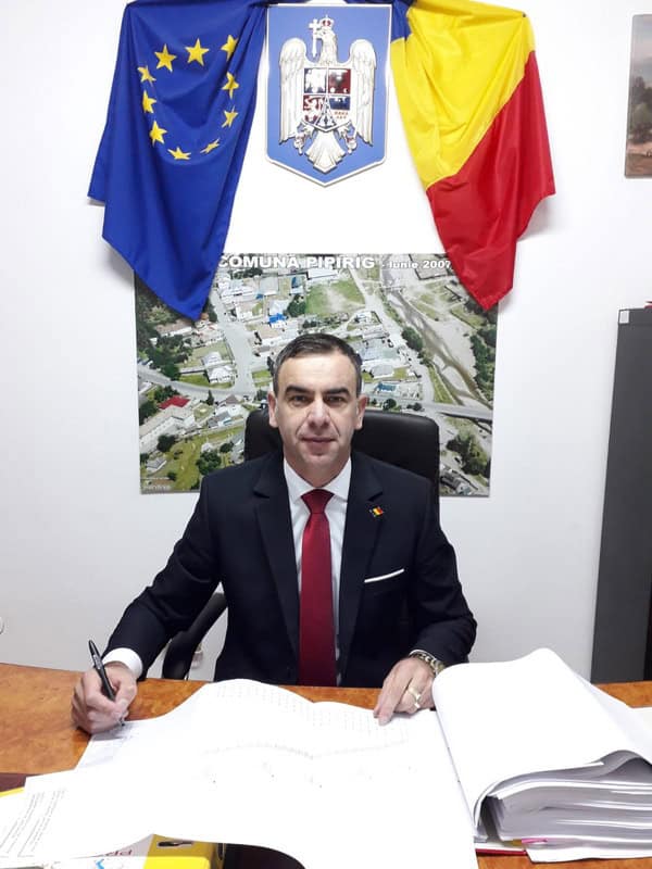 Eugen Spătaru, 20 de ani în slujba comunității din Pipirig: ”Pun mare preț pe cinste, pe credință și pe valorile simple, dar esențiale” 5 Eugen Spătaru, 20 de ani în slujba comunității din Pipirig: ”Pun mare preț pe cinste, pe credință și pe valorile simple, dar esențiale”