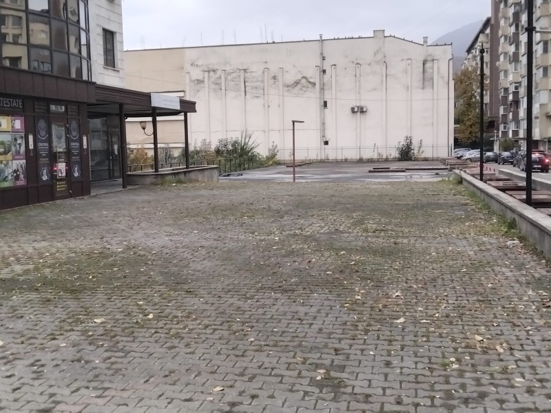 FOTO. Primăria Piatra-Neamț joacă din nou pe piața imobiliară: cumpără de la RIFIL un sediu și o parcare cu peste 1,1 milioane de euro