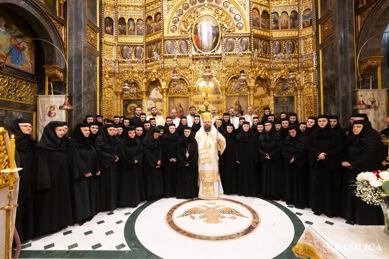 Stareța Mănăstirii Văratec, premiată la București de Patriarhul Daniel 2 Stareța Mănăstirii Văratec, premiată la București de Patriarhul Daniel