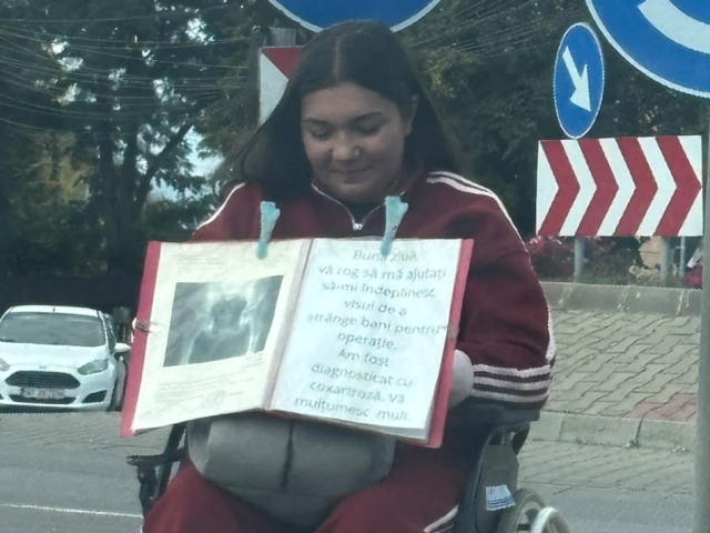În scaun rulant, între mașini, în intersecția de la Humulești- un nou episod al cerșetoriei scăpate de sub control la Târgu-Neamț În scaun rulant, între mașini, în intersecția de la Humulești- un nou episod al cerșetoriei scăpate de sub control la Târgu-Neamț