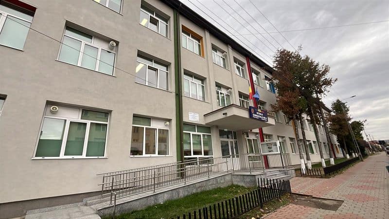 Video. Exercițiu de cutremur în toate școlile din Neamț. Desfășurarea exercițiului la Școala Gimnazială nr. 8 din Piatra Neamț