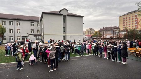 Video. Exercițiu de cutremur în toate școlile din Neamț. Desfășurarea exercițiului la Școala Gimnazială nr. 8 din Piatra Neamț Video. Exercițiu de cutremur în toate școlile din Neamț. Desfășurarea exercițiului la Școala Gimnazială nr. 8 din Piatra Neamț