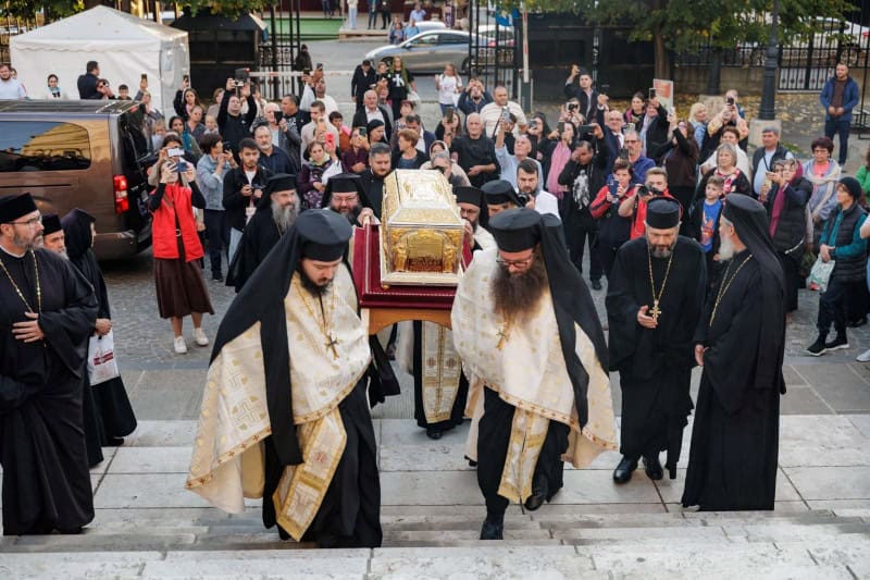 Video- Foto. Moaștele Sf. Paisie de la Sihăstria au ajuns la Catedrala Mitropolitană din Iași Video- Foto. Moaștele Sf. Paisie de la Sihăstria au ajuns la Catedrala Mitropolitană din Iași