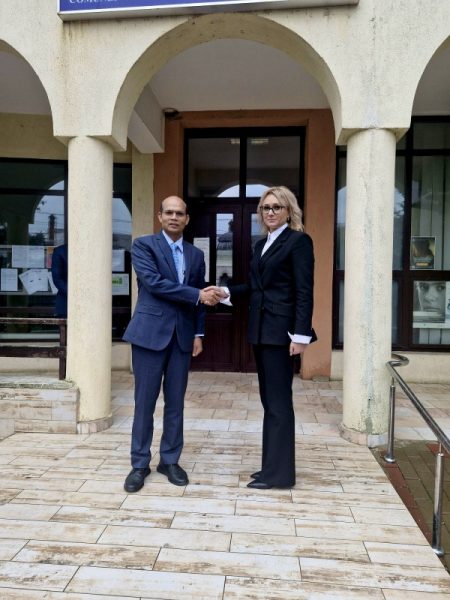 Vizită la nivel înalt a ambasadorului Indiei în județul Neamț Ambasadorul Indiei în Neamț se întâlnește cu oficiali locali.