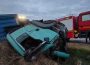 Accident pe E85. Un camion încărcat cu țevi metalice s-a răsturnat