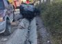 Accident grav Hangu: autoturismul răsturnat pe capotă, șoferul a ajuns la spital!