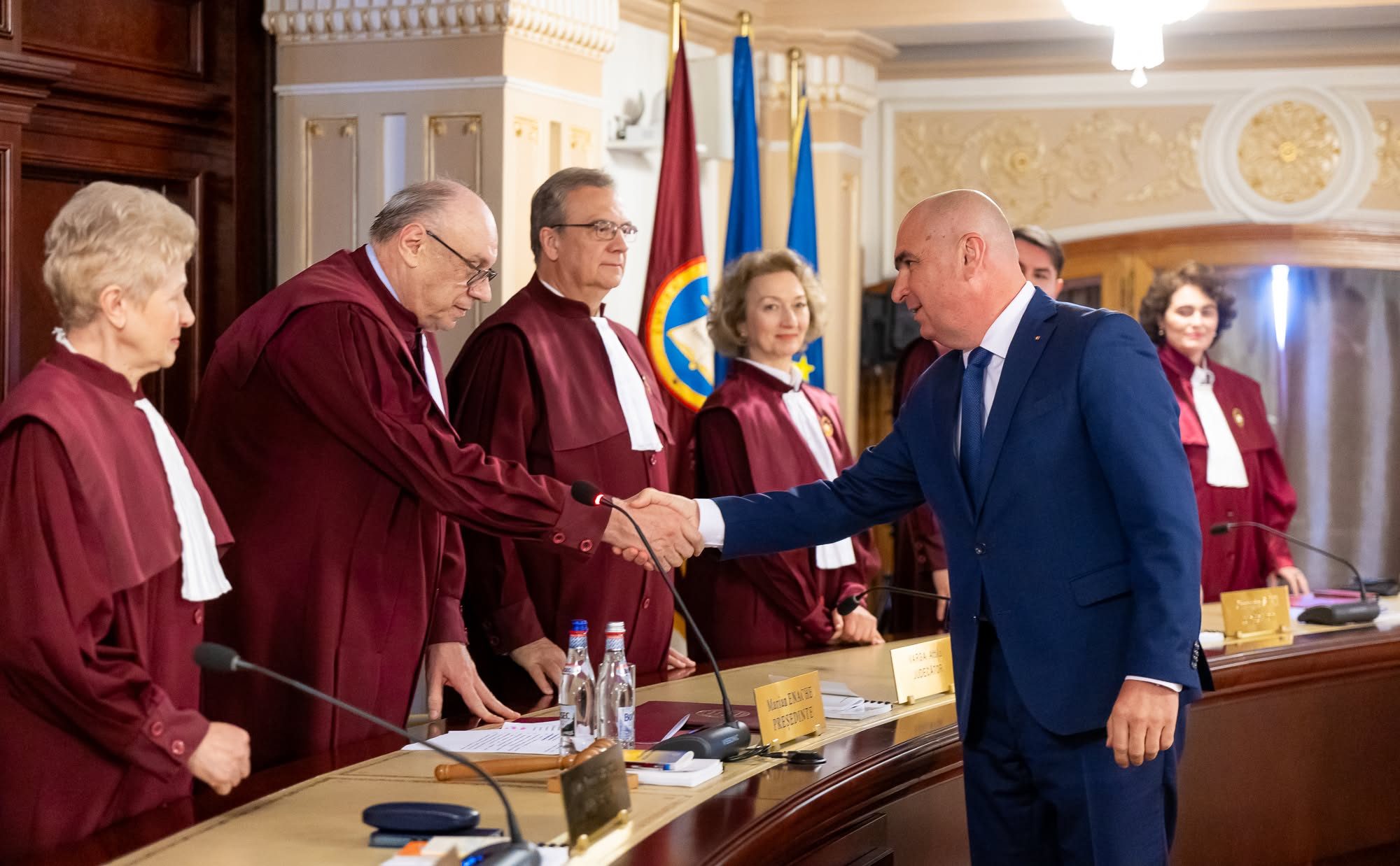 Știrile zilei 7 octombrie. Bolojan pierde la CCR bătălia celor 4,8 miliarde pentru magistrați