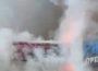 FOTO. Incendiu la parterul unui bloc din Roman – cauza nu a fost stabilită