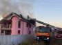 Foto/Incendiu violent la Mănăstirea Cașin: o casă și anexele gospodărești au fost cuprinse de flăcări