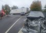 Suceava. Accident cu un autotren și două autoturisme. O persoană a ajuns la spital