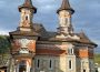 Pompierii intervin la Biserica „Adormirea Maicii Domnului ” (Precista Veche) din Piatra Neamț. Risc de cădere a unor elemente din acoperiș